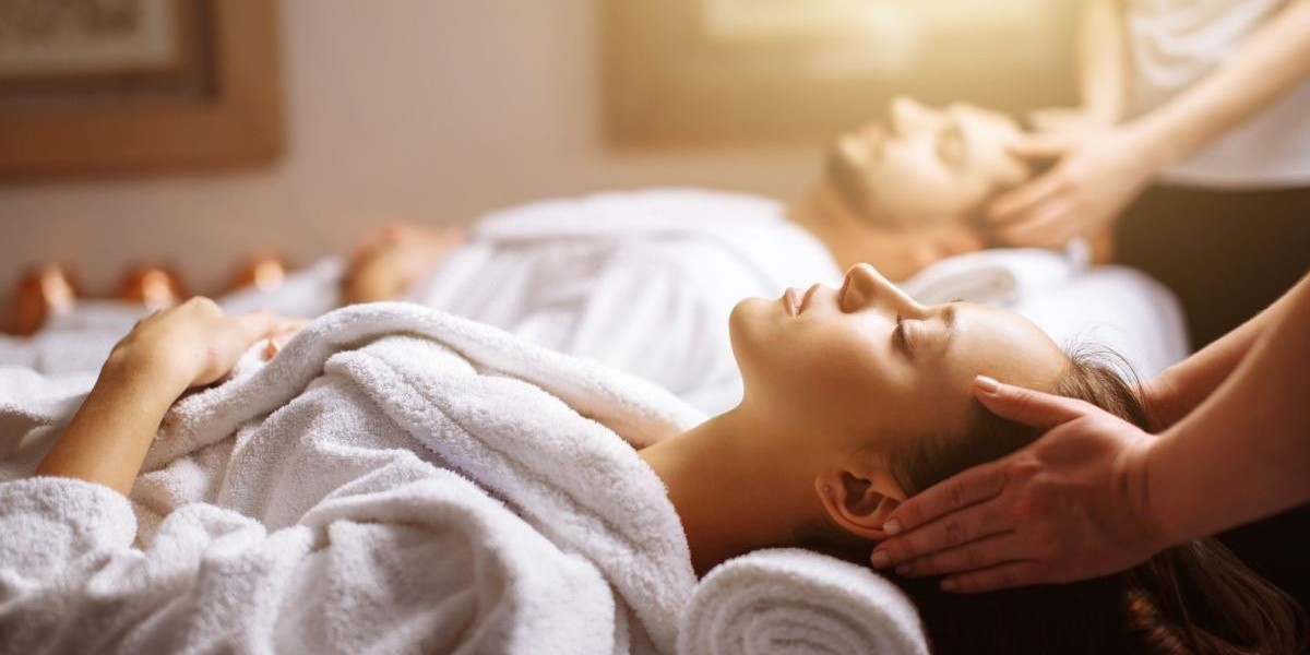 RECONNECT AND RELAX: THE ULTIMATE GUIDE TO COUPLE MASSAGES